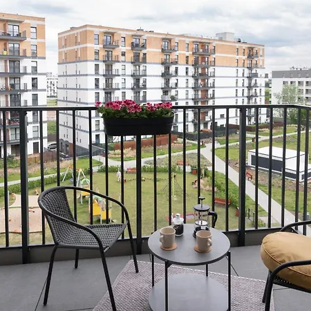 Rakowska - Miejsce W Garazu W Cenie - Parking Spot Included Warschau