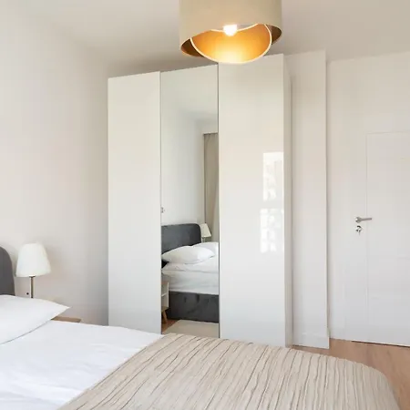 Rakowska - Miejsce W Garazu W Cenie - Parking Spot Included Daire